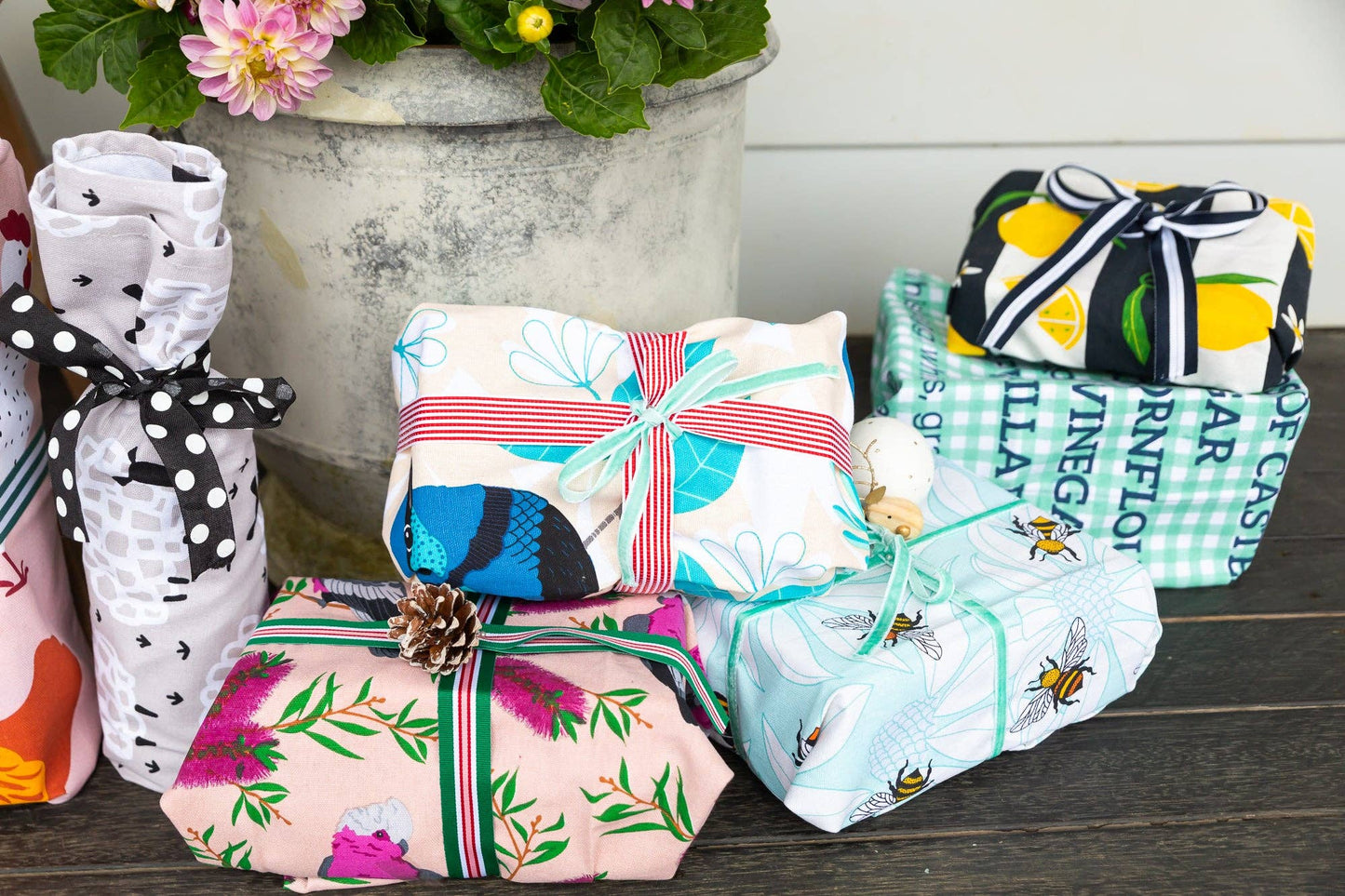 Tea Towel - Flower Bees: Hangsell (Carded)