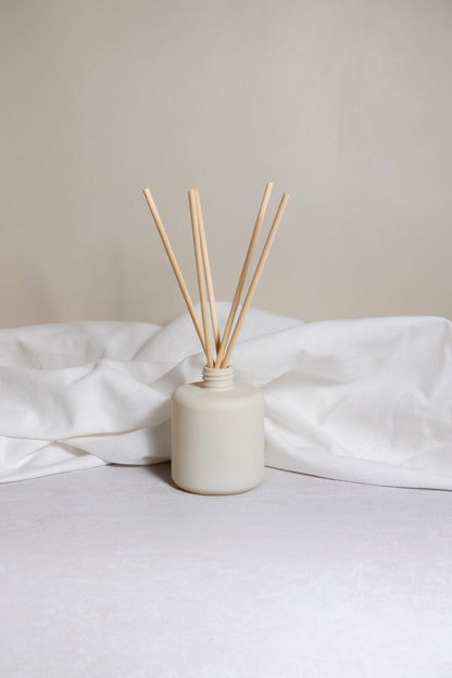 Grapefruit + Red Currant Scent Reed Diffuser